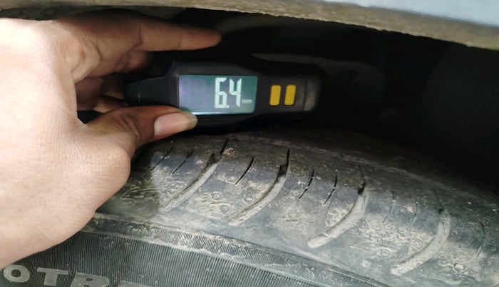 2023 KIA CARENS PRESTIGE PLUS 1.4 PETROL 7 STR, Petrol, Manual, 61,397 km, tyre