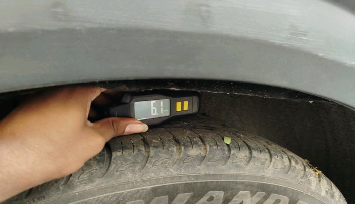 2023 KIA CARENS PRESTIGE PLUS 1.4 PETROL 7 STR, Petrol, Manual, 61,397 km, tyre