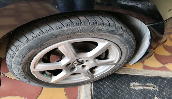 2012 Volkswagen Vento HIGHLINE DIESEL 1.6, Diesel, Manual, 1,10,311 km, tyre