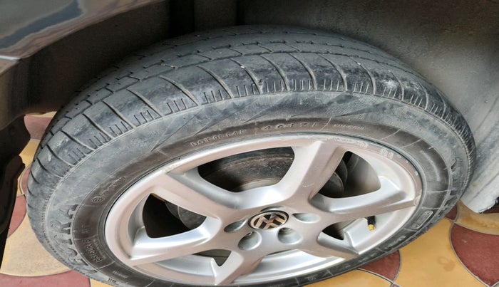 2012 Volkswagen Vento HIGHLINE DIESEL 1.6, Diesel, Manual, 1,10,311 km, tyre