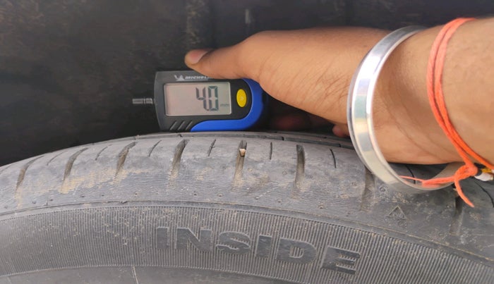 2015 Hyundai Elite i20 ASTA 1.4 CRDI, Diesel, Manual, 1,53,835 km, tyre