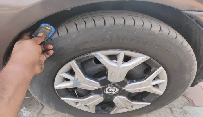 2011 Mahindra Verito 1.5 D4 BS III, Diesel, Manual, 1,03,730 km, tyre