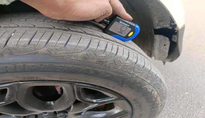 2015 Ford Ecosport TITANIUM 1.5L DIESEL (OPT), Diesel, Manual, 1,15,513 km, tyre