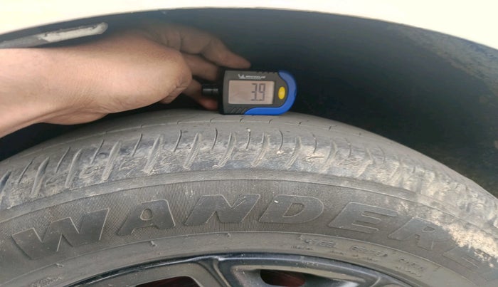 2015 Ford Ecosport TITANIUM 1.5L DIESEL (OPT), Diesel, Manual, 1,15,513 km, tyre