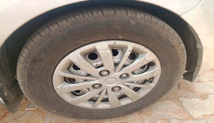 2012 Hyundai i10 ERA 1.1, Petrol, Manual, 1,25,336 km, tyre