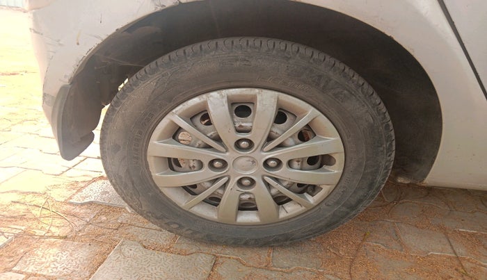 2012 Hyundai i10 ERA 1.1, Petrol, Manual, 1,25,336 km, tyre