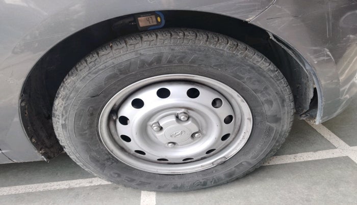 2015 Hyundai i10 MAGNA 1.1, Petrol, Manual, 40,671 km, tyre