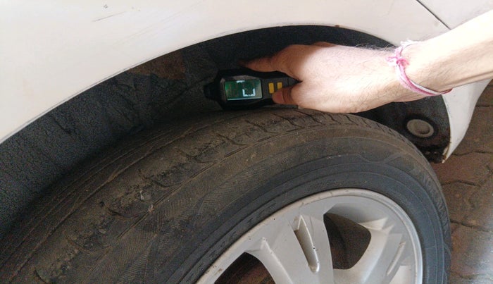 2010 Hyundai i20 SPORTZ 1.4 CRDI, Diesel, Manual, 1,24,369 km, tyre