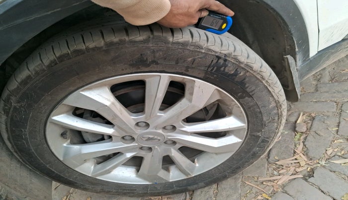 2021 Mahindra XUV300 W8 1.2 PETROL, Petrol, Manual, 55,730 km, tyre