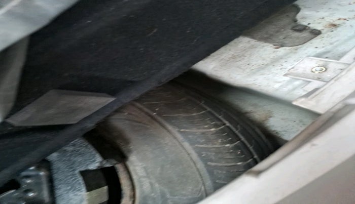 2021 Mahindra XUV300 W8 1.2 PETROL, Petrol, Manual, 55,730 km, tyre