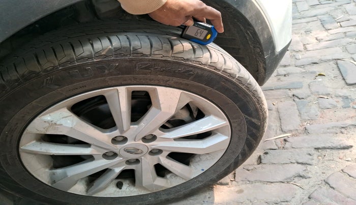 2021 Mahindra XUV300 W8 1.2 PETROL, Petrol, Manual, 55,730 km, tyre