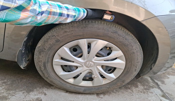 2021 Maruti Swift VXI AMT, Petrol, Automatic, 1,18,168 km, tyre