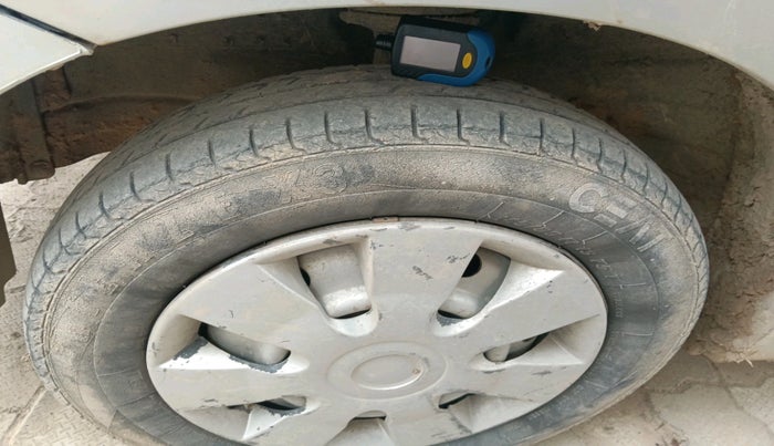 2012 Maruti Wagon R 1.0 LXI CNG, Petrol, Manual, 1,20,904 km, tyre