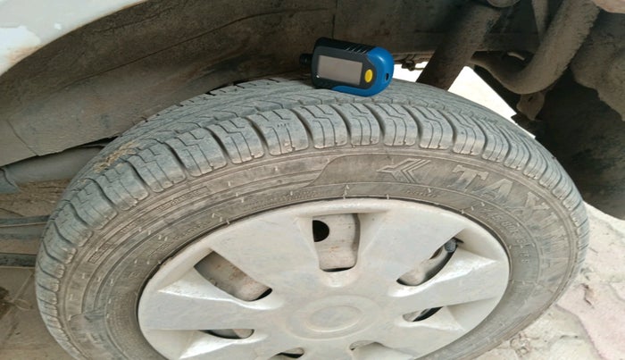 2012 Maruti Wagon R 1.0 LXI CNG, Petrol, Manual, 1,20,904 km, tyre