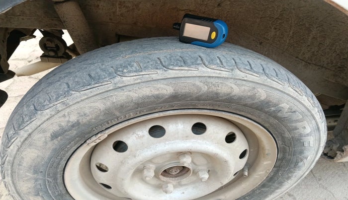 2012 Maruti Wagon R 1.0 LXI CNG, Petrol, Manual, 1,20,904 km, tyre