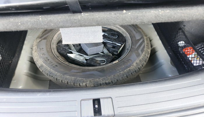 2022 MG ASTOR SUPER EX 1.5 MT, Petrol, Manual, 32,025 km, tyre