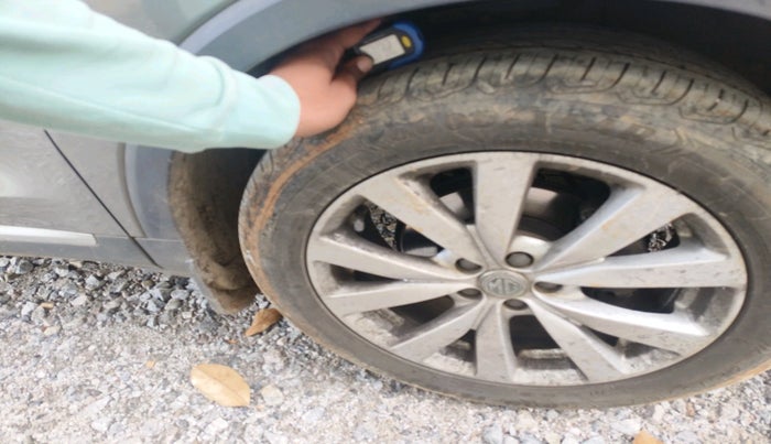 2022 MG ASTOR SUPER EX 1.5 MT, Petrol, Manual, 32,025 km, tyre