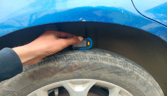 2013 Ford Figo TITANIUM 1.4 DIESEL, Diesel, Manual, 1,33,133 km, tyre