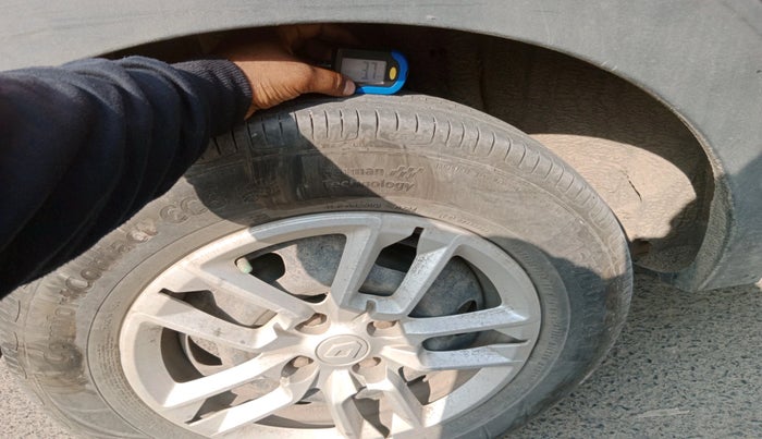 2020 Renault TRIBER RXT, Petrol, Manual, 1,04,715 km, tyre