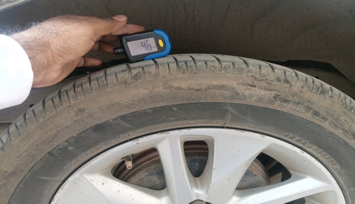 2019 Toyota Innova Crysta 2.8 GX AT 7 STR, Diesel, Automatic, 1,68,110 km, tyre