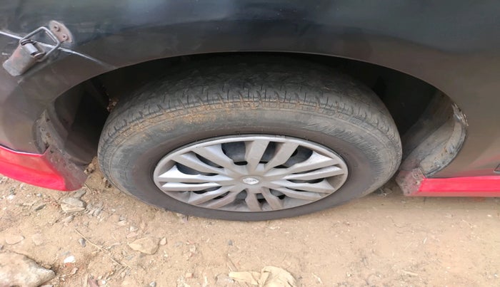 2015 Maruti Swift VXI, Petrol, Manual, 1,20,525 km, tyre