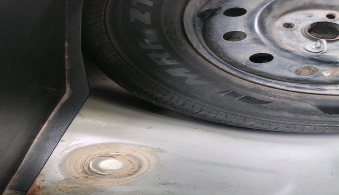 2015 Maruti Swift VXI, Petrol, Manual, 1,20,525 km, tyre