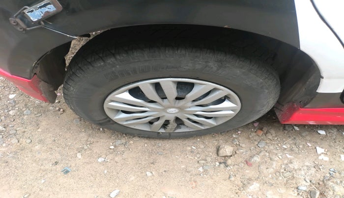 2015 Maruti Swift VXI, Petrol, Manual, 1,20,525 km, tyre