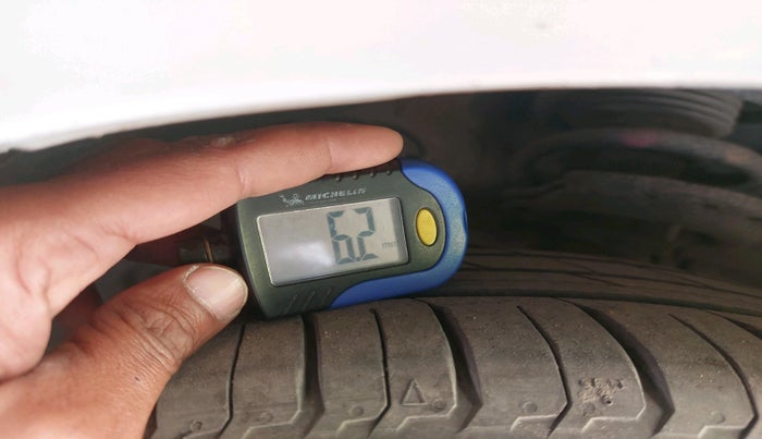 2014 Hyundai Xcent SX 1.2, Petrol, Manual, 1,01,012 km, tyre