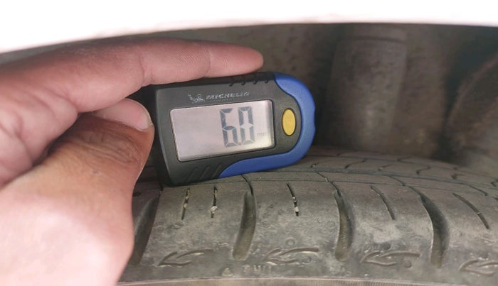 2014 Hyundai Xcent SX 1.2, Petrol, Manual, 1,01,012 km, tyre