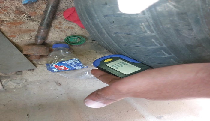 2014 Hyundai Xcent SX 1.2, Petrol, Manual, 1,01,012 km, tyre