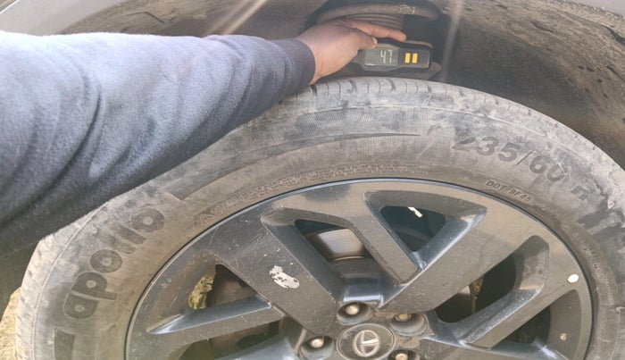 2023 Tata Safari XT PLUS DARK EDITION, Diesel, Manual, 75,969 km, tyre