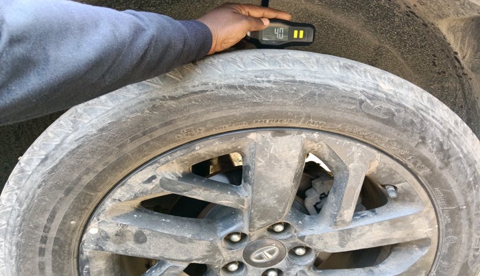 2023 Tata Safari XT PLUS DARK EDITION, Diesel, Manual, 75,969 km, tyre