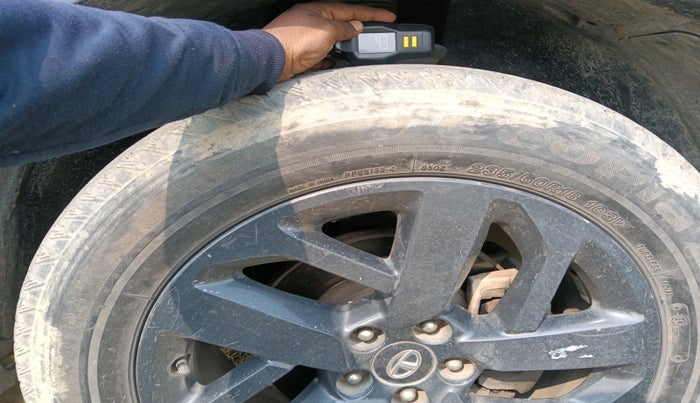 2023 Tata Safari XT PLUS DARK EDITION, Diesel, Manual, 75,969 km, tyre