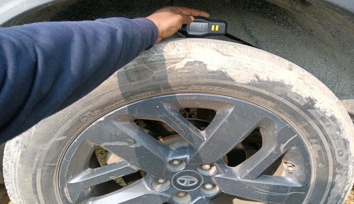 2023 Tata Safari XT PLUS DARK EDITION, Diesel, Manual, 75,969 km, tyre