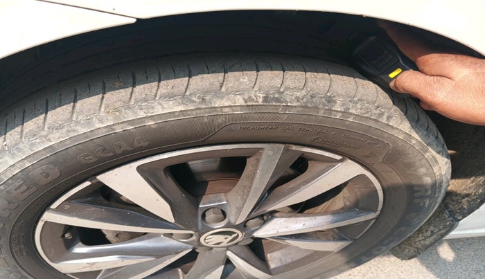 2023 Skoda SLAVIA STYLE 1.0L TSI MT, Petrol, Manual, 55,630 km, tyre