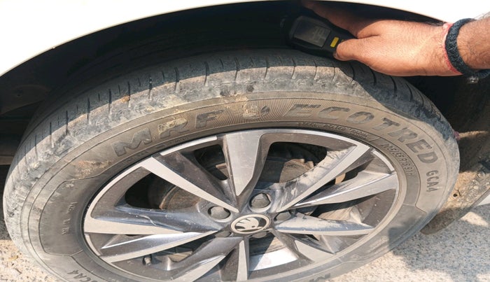 2023 Skoda SLAVIA STYLE 1.0L TSI MT, Petrol, Manual, 55,630 km, tyre