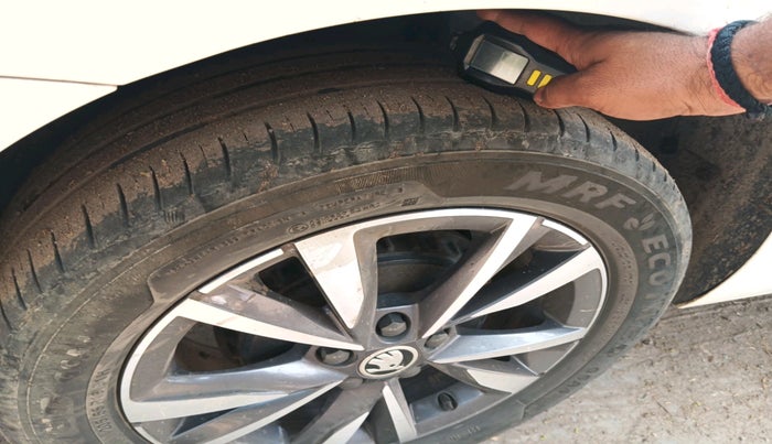 2023 Skoda SLAVIA STYLE 1.0L TSI MT, Petrol, Manual, 55,630 km, tyre