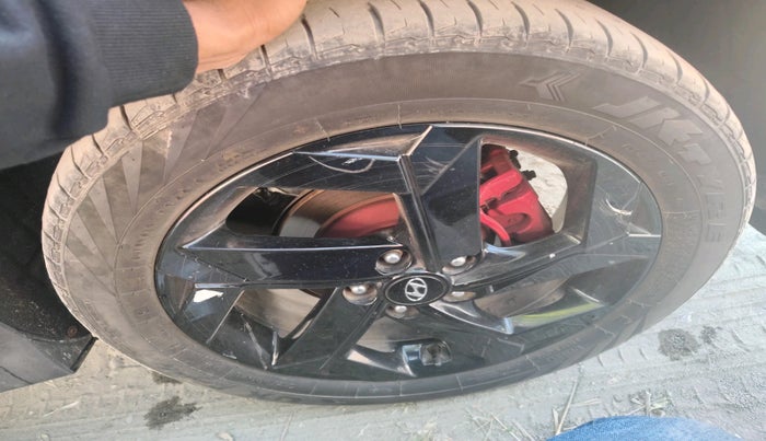 2024 Hyundai ALCAZAR Signature (O) AE Turbo 7Str DT DCT, Petrol, Automatic, 86,000 km, tyre