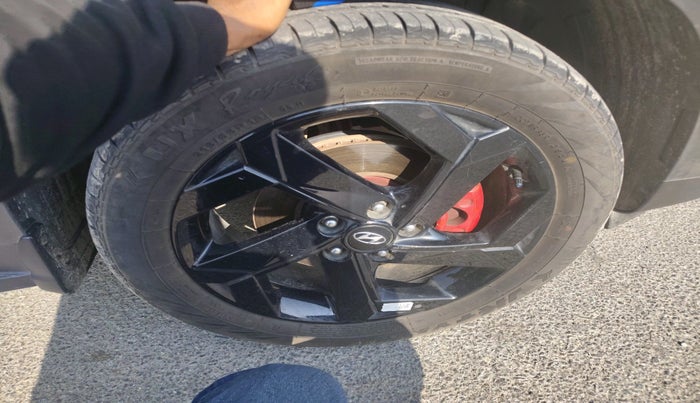 2024 Hyundai ALCAZAR Signature (O) AE Turbo 7Str DT DCT, Petrol, Automatic, 86,000 km, tyre