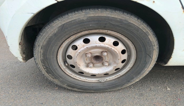 2011 Hyundai i10 ERA 1.1, Petrol, Manual, 1,06,327 km, tyre