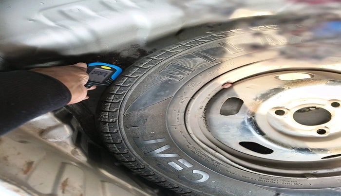 2016 Renault Kwid RXT 0.8, Petrol, Manual, 1,01,500 km, tyre