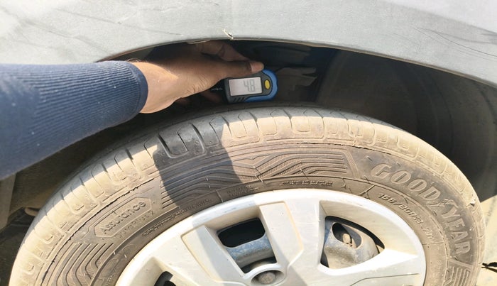 2016 Renault Kwid RXT 0.8, Petrol, Manual, 1,01,500 km, tyre