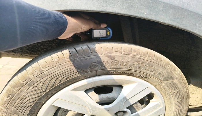 2016 Renault Kwid RXT 0.8, Petrol, Manual, 1,01,500 km, tyre