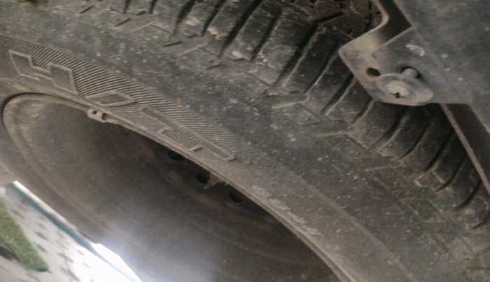 2017 Mahindra XUV500 W10 AT, Diesel, Automatic, 1,13,601 km, tyre