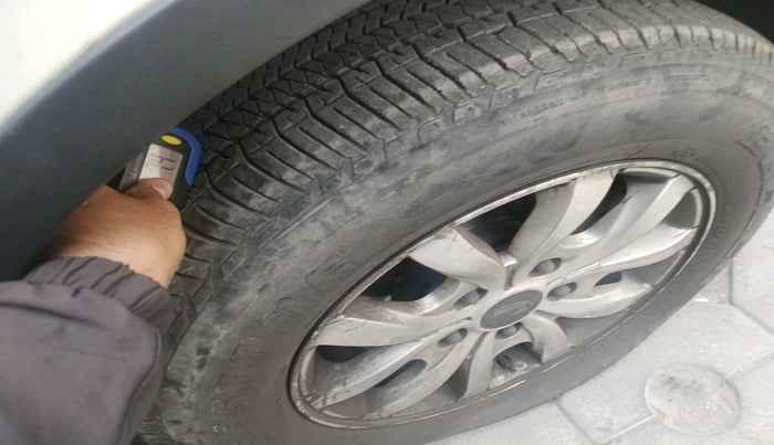 2017 Mahindra XUV500 W10 AT, Diesel, Automatic, 1,13,601 km, tyre