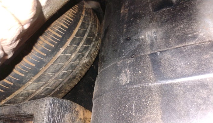 2015 Honda Amaze 1.2L I-VTEC S, Petrol, Manual, 1,58,480 km, tyre