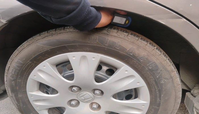 2015 Honda Amaze 1.2L I-VTEC S, Petrol, Manual, 1,58,480 km, tyre