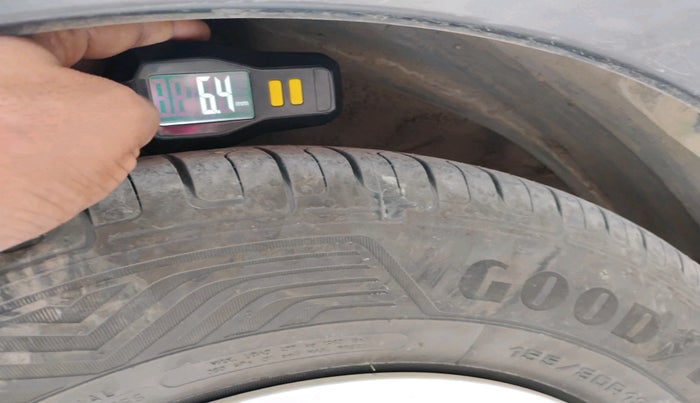 2011 Hyundai i10 MAGNA 1.2, Petrol, Manual, 1,18,414 km, tyre