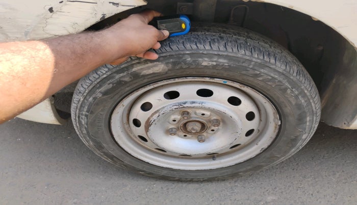 2014 Tata Indica Vista LS TDI, Diesel, Manual, 2,17,716 km, tyre