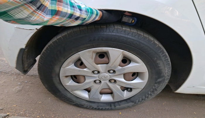 2015 Hyundai Elite i20 SPORTZ 1.2, Petrol, Manual, 1,03,177 km, tyre